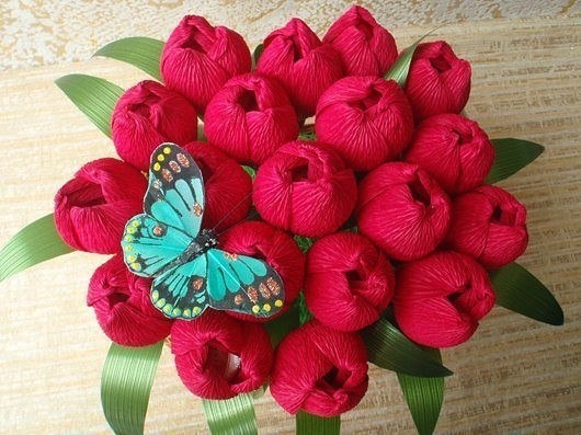 Букетик тюльпанов с конфетками Букетик тюльпанов с конфетками