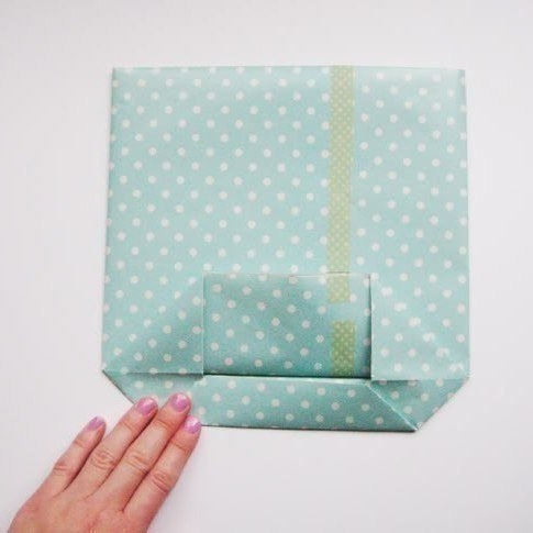 Складываем подарочный пакет за пять минут