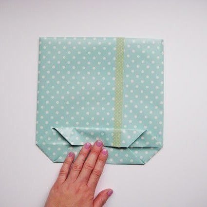 Складываем подарочный пакет за пять минут