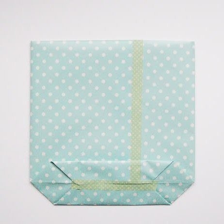 Складываем подарочный пакет за пять минут