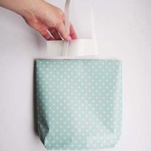 Складываем подарочный пакет за пять минут