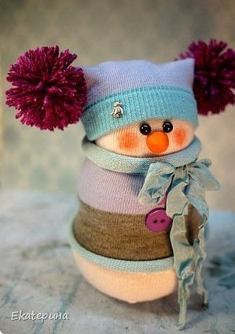 Снеговички из носочков