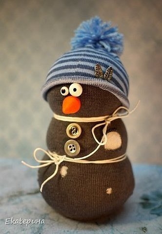 Снеговички из носочков