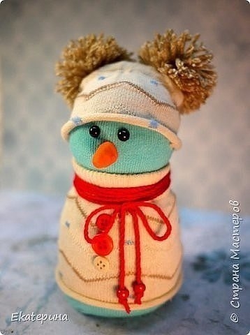 Снеговички из носочков