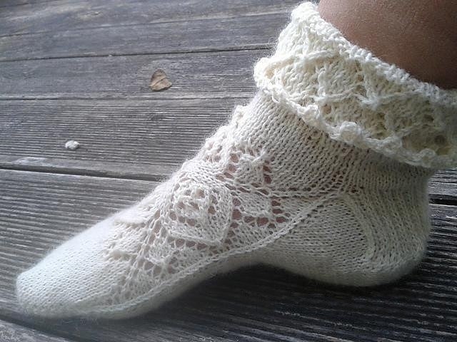 Сами вяжем ажурные тапочки