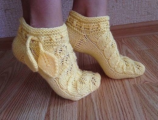 Сами вяжем ажурные тапочки