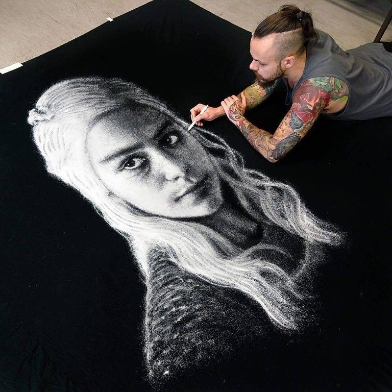 Хорватский художник Дино Томик создает потрясающие рисунки солью