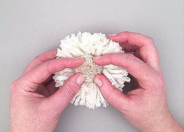 Символ 2018 года Собака из помпонов