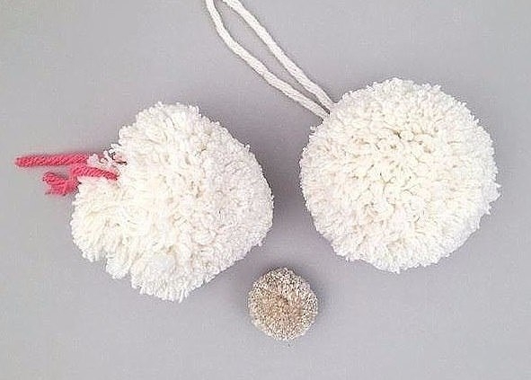 Символ 2018 года Собака из помпонов