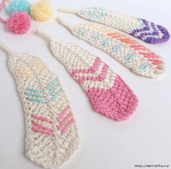 Перо павлина крючком.