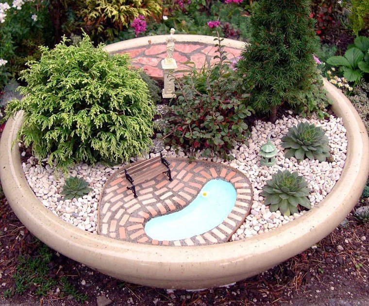 Миниатюрный сад на окошке