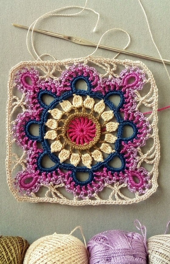 Бабушкин квадрат крючком