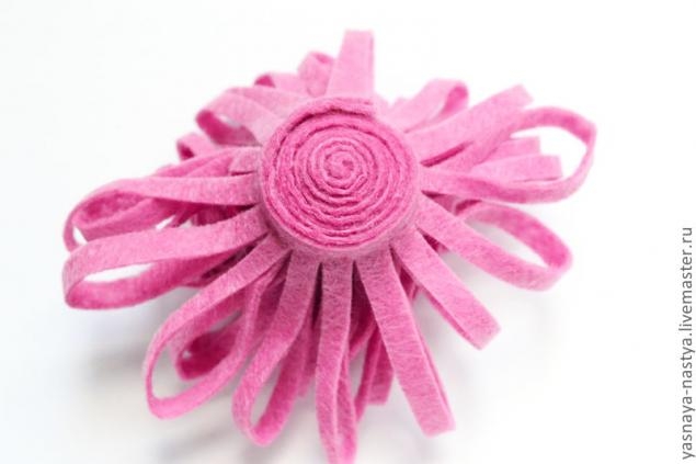 МК Красивый цветок из фетра