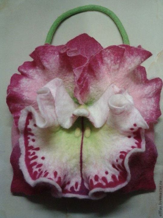 Шикарные цветочные сумочки в технике войлоковаляния