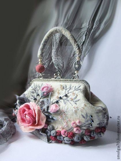 Шикарные цветочные сумочки в технике войлоковаляния
