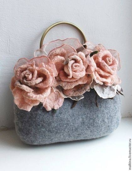 Шикарные цветочные сумочки в технике войлоковаляния