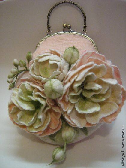 Шикарные цветочные сумочки в технике войлоковаляния