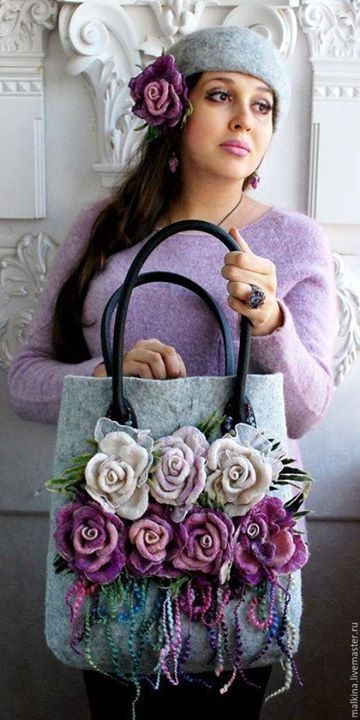 Шикарные цветочные сумочки в технике войлоковаляния