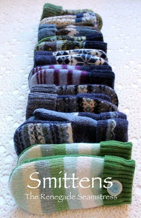 Теплые рукавички из старых свитеров
