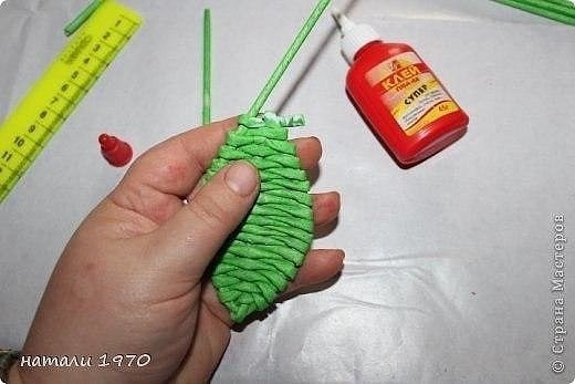 Мастер-класс клубника из газетных трубочек Мастер-класс клубника из газетных трубочек