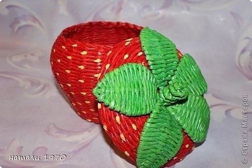 Мастер-класс клубника из газетных трубочек Мастер-класс клубника из газетных трубочек