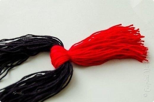 Для зимних композиций снегири из ниток