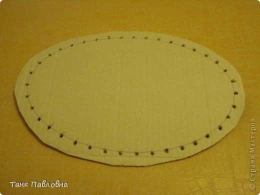 Корзинка из газетных трубочек.