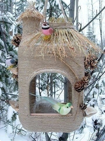 Мастерим кормушки из того, что лежит дома