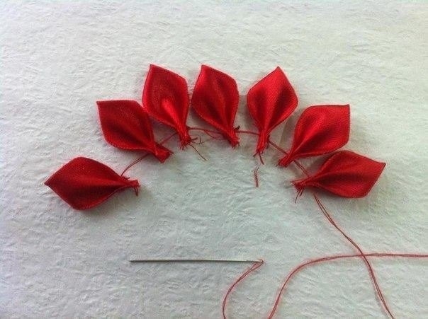 Как сделать цветок из ленты для украшения чего-угодно