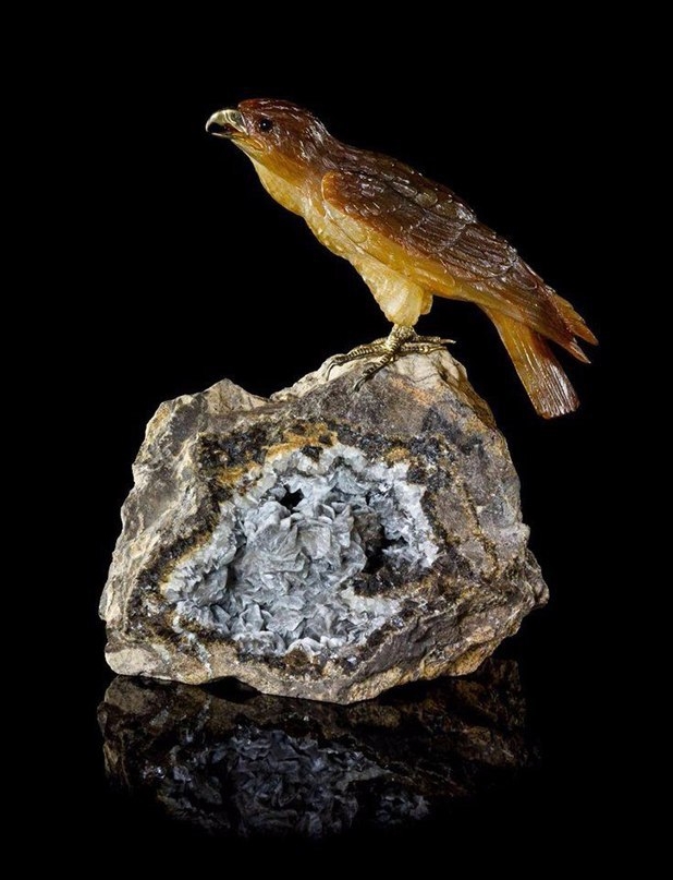 Птицы, вырезанные из минералов