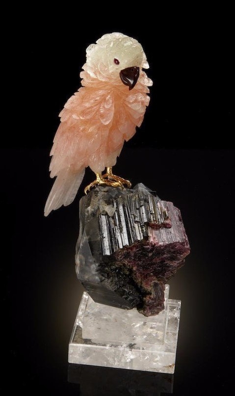 Птицы, вырезанные из минералов