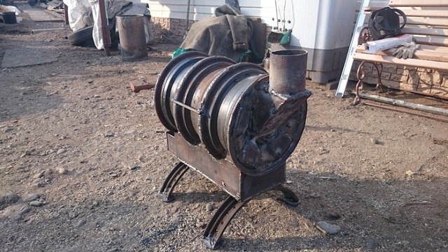 Оцените, печка из колесных дисков R14. Ваше мнение?