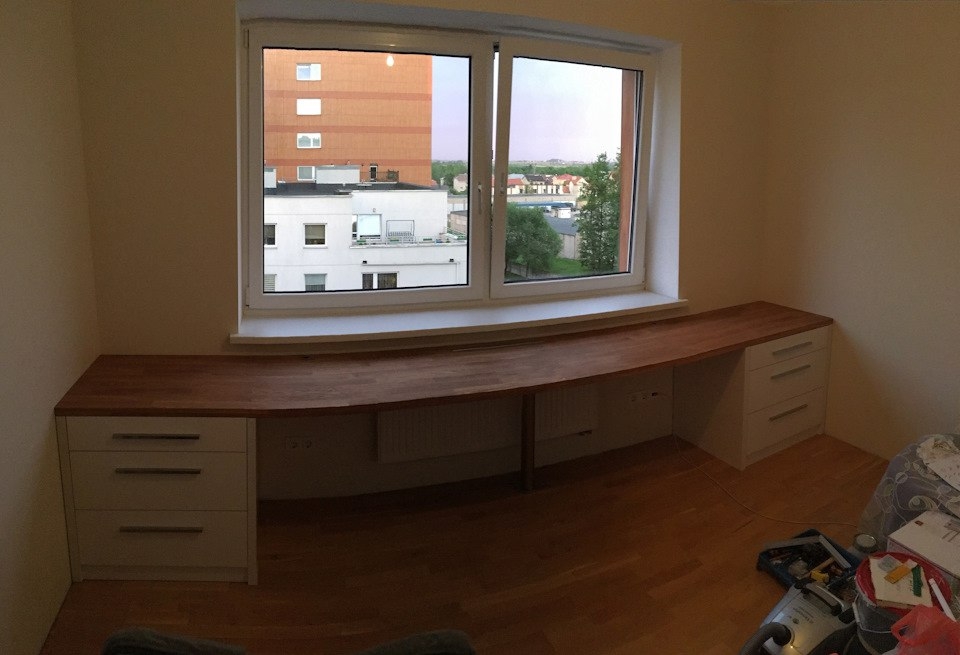 Рабочее место у окна