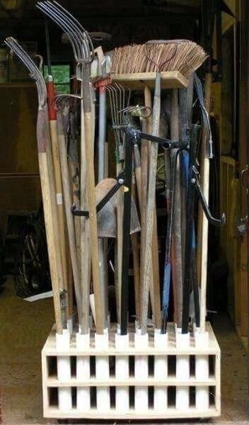 Идеи организованного хранения дачных инструментов