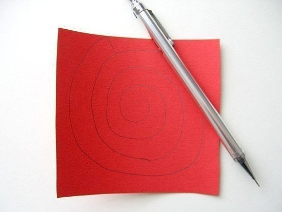 Сердце из бумажных роз