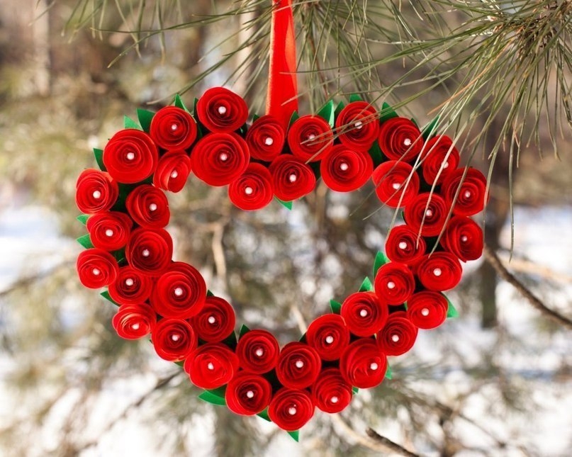 Сердце из бумажных роз